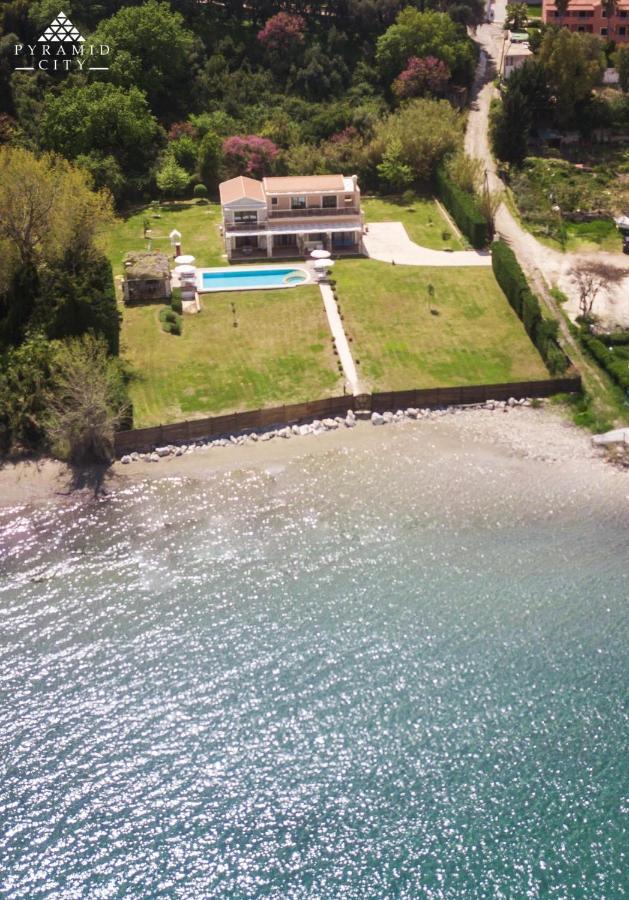 Luxury Villa Hera - Beachfront Roda  Exterior foto