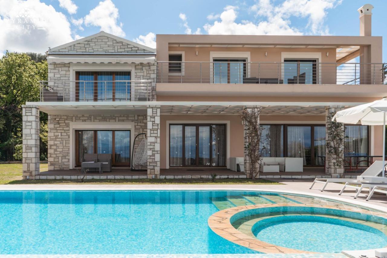 Luxury Villa Hera - Beachfront Roda  Exterior foto